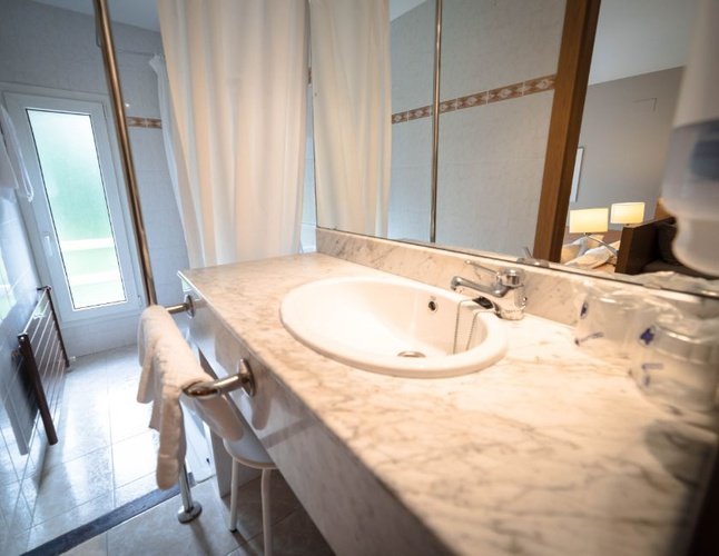 Double + extra bed montarto hotel baqueira beret Double + extra bed montarto hotel baqueira beret