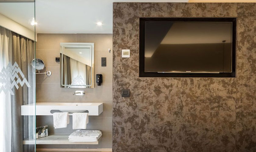 Double + 1 extra bed superior Montarto Hotel Baqueira Beret Double + 1 extra bed superior Montarto Hotel Baqueira Beret