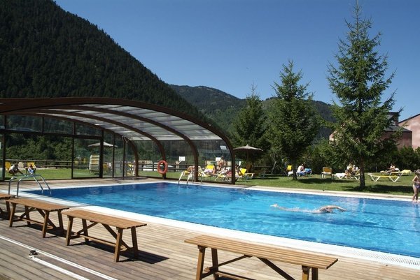 Piscina exterior cubierta y climatizada Piscina exterior cubierta y climatizada