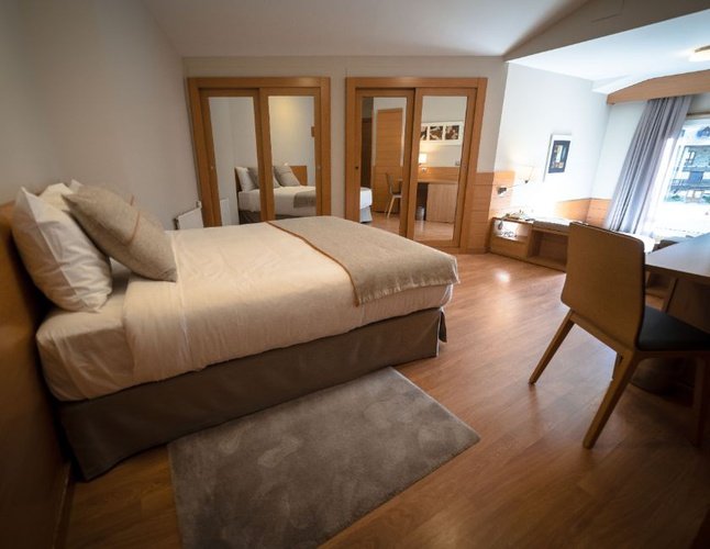 Quadruple room montarto hotel baqueira beret Quadruple room montarto hotel baqueira beret