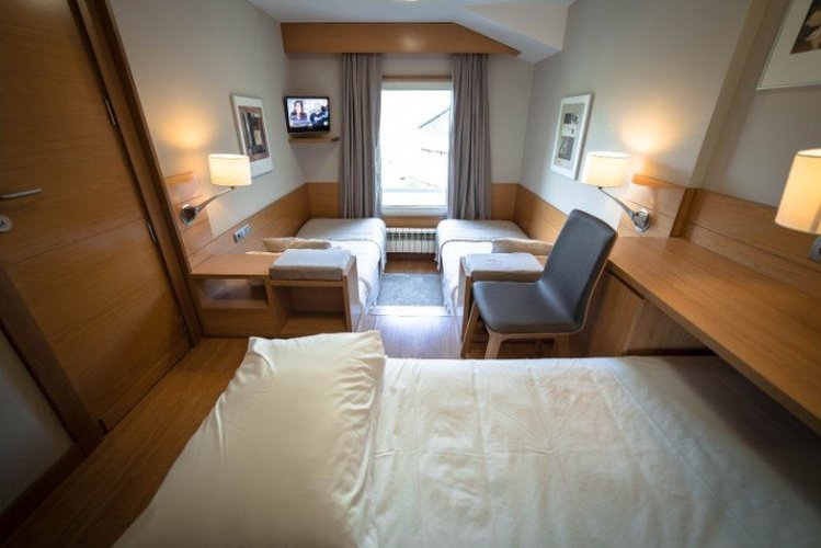 Double room + extra beds Montarto Hotel Baqueira Beret