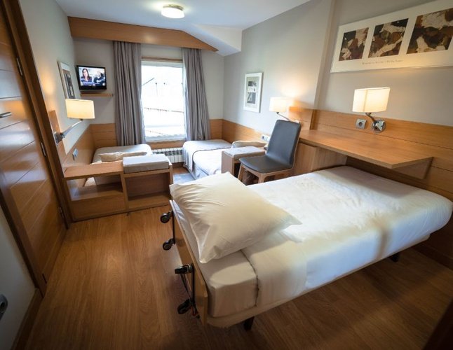 Double + extra bed montarto hotel baqueira beret Double + extra bed montarto hotel baqueira beret