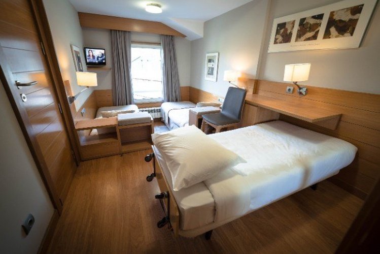 Double room + extra beds Montarto Hotel Baqueira Beret