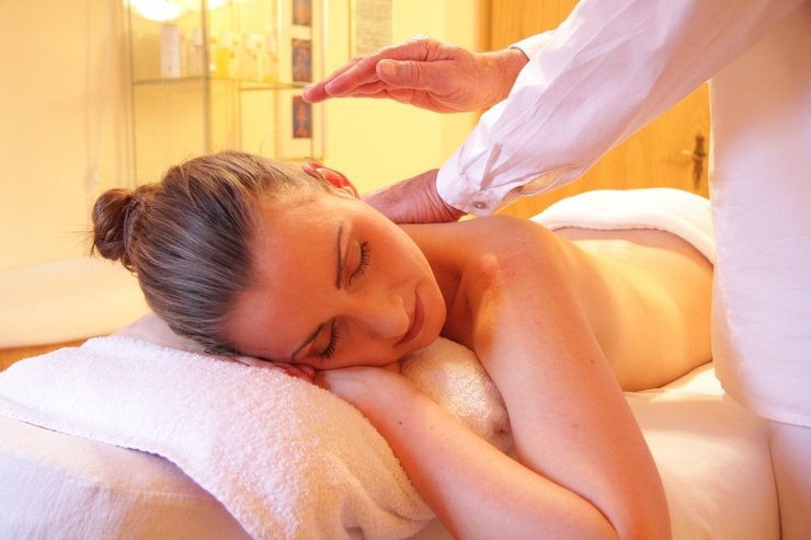 Sampling and massage selection Montarto Hotel Baqueira Beret