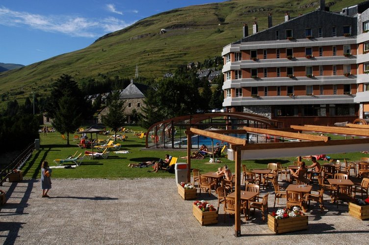 Pool area Montarto Hotel Baqueira Beret