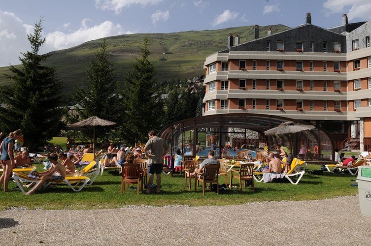 Pool area Montarto Hotel Baqueira Beret