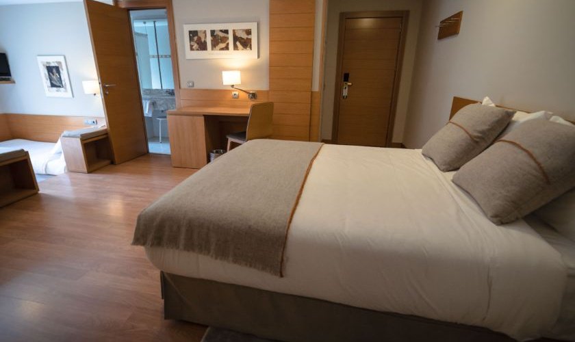Quadruple room Montarto Hotel Baqueira Beret Quadruple room Montarto Hotel Baqueira Beret