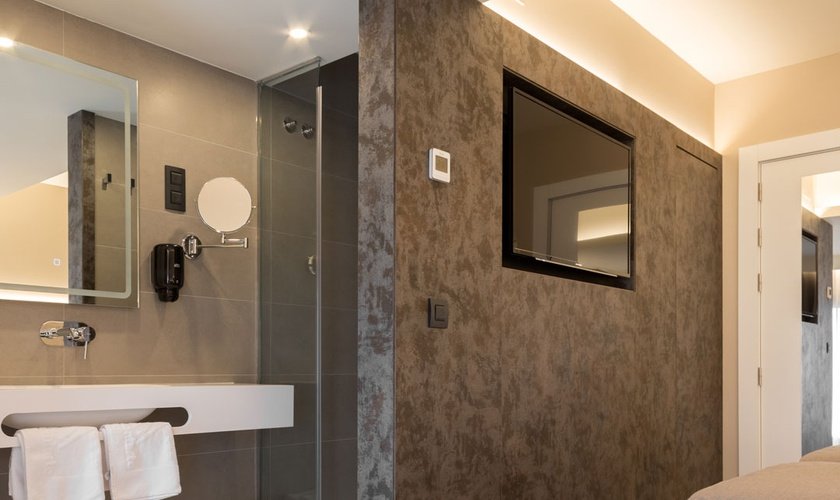 Double + 1 extra bed superior Montarto Hotel Baqueira Beret Double + 1 extra bed superior Montarto Hotel Baqueira Beret