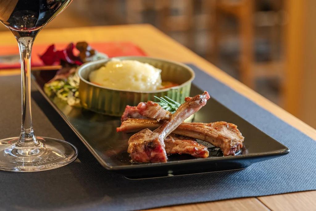 Wine Bar Viña Pomal Restaurant Montarto Hotel Baqueira Beret Wine Bar Viña Pomal Restaurant Montarto Hotel Baqueira Beret