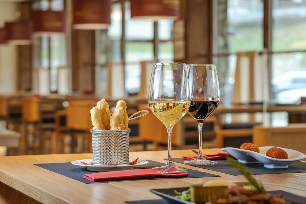 Wine Bar Viña Pomal Restaurant Montarto Hotel Baqueira Beret Wine Bar Viña Pomal Restaurant Montarto Hotel Baqueira Beret