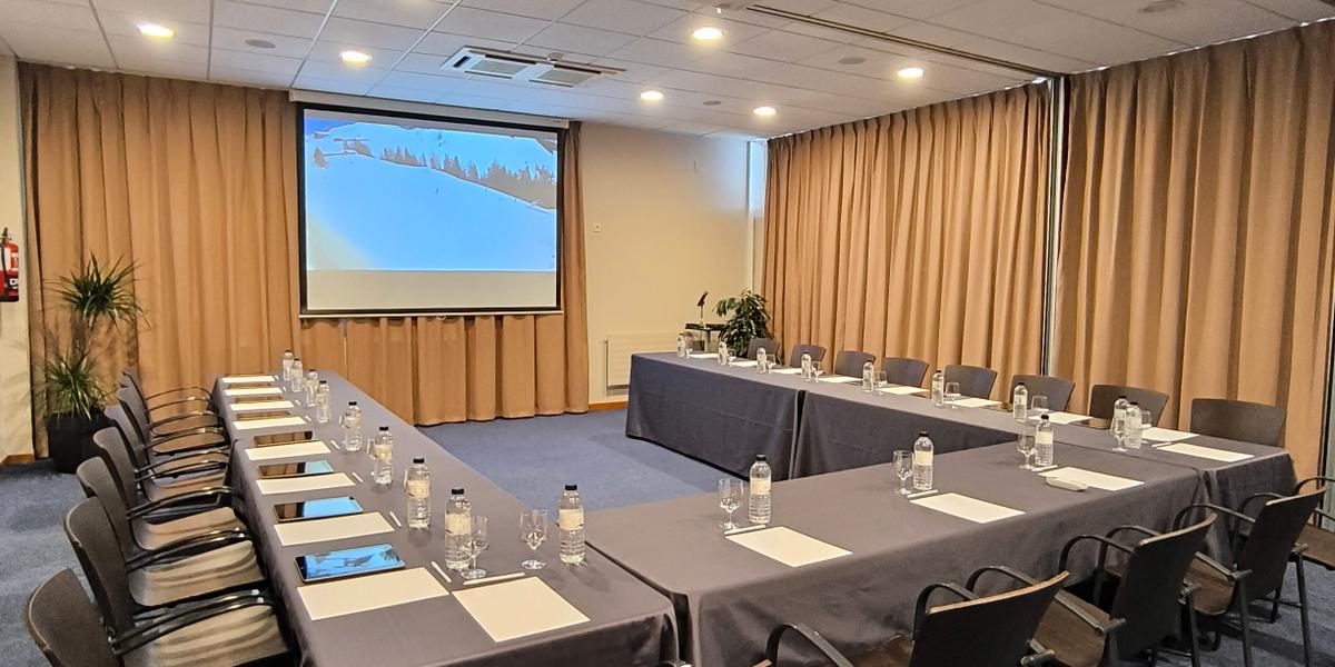 Sala de reuniones Hotel Montarto Baqueira Beret Sala de reuniones Hotel Montarto Baqueira Beret